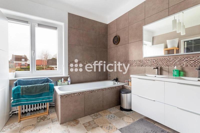 Maison - 200 m² - 7 pièces