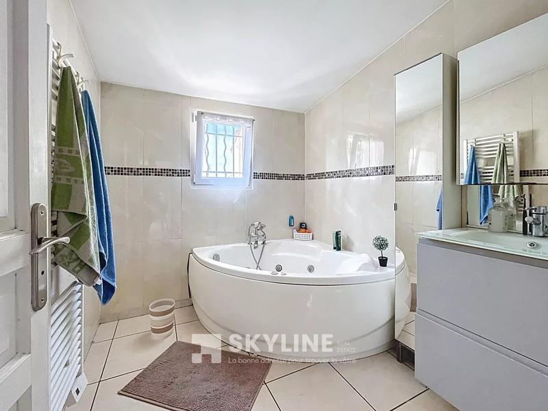 Maison - 147 m² - 7 pièces