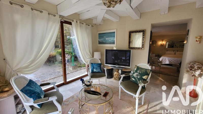 Maison - 235 m² - 10 pièces