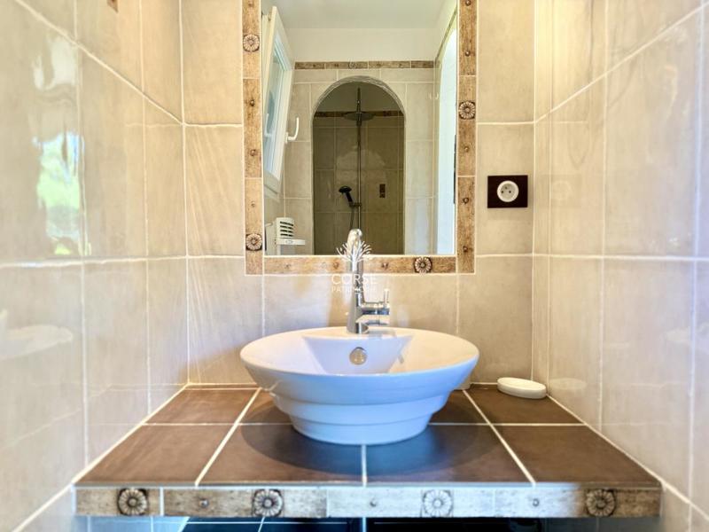 Propriété - 242 m² - 7 pièces