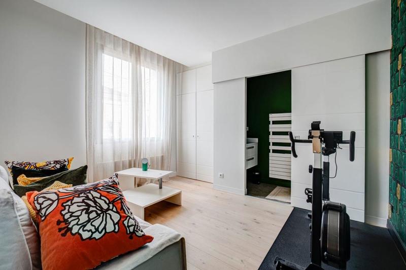 Maison - 235 m² - 9 pièces