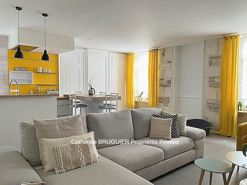 Maison - 235 m² - 9 pièces