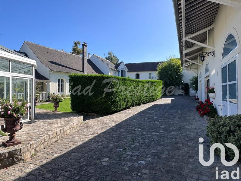 Maison - 868 m² - 14 pièces