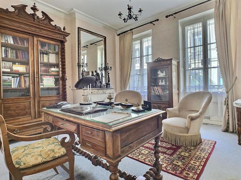 Maison - 230 m² - 9 pièces