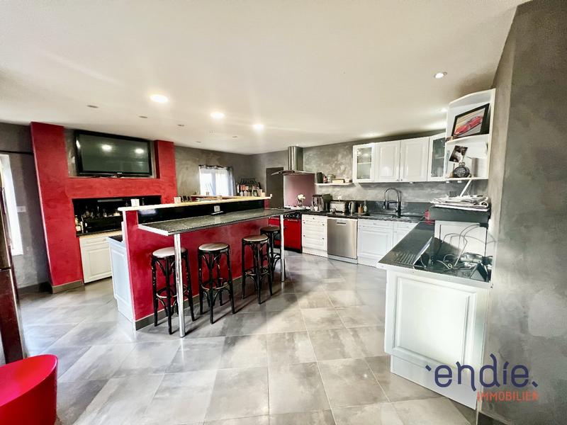 Maison - 372 m² - 12 pièces