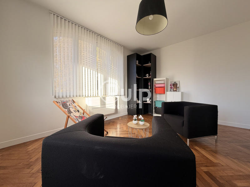 Maison - 300 m² - 10 pièces