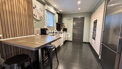 Maison - 92 m² - 6 pièces