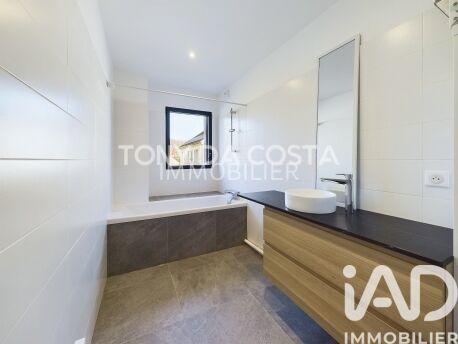 Maison - 218 m² - 8 pièces