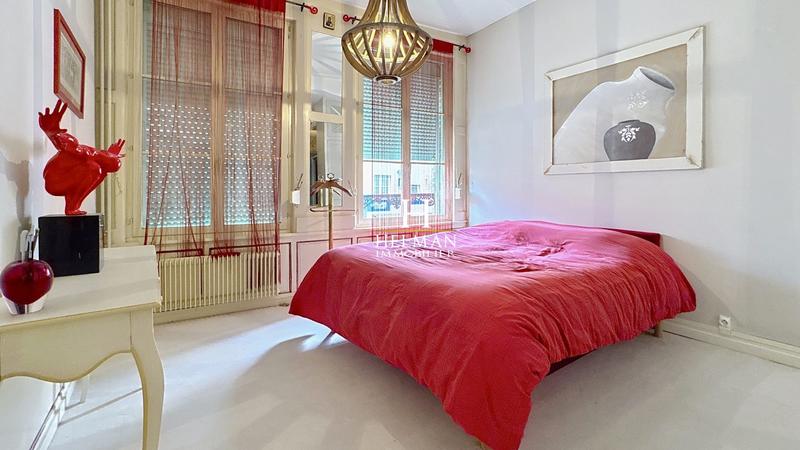 Maison - 348 m² - 11 pièces