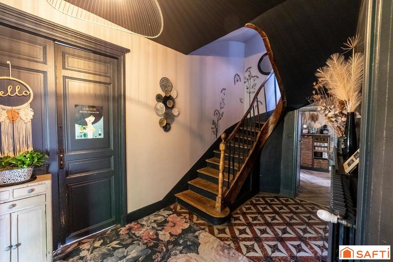 Maison - 270 m² - 8 pièces