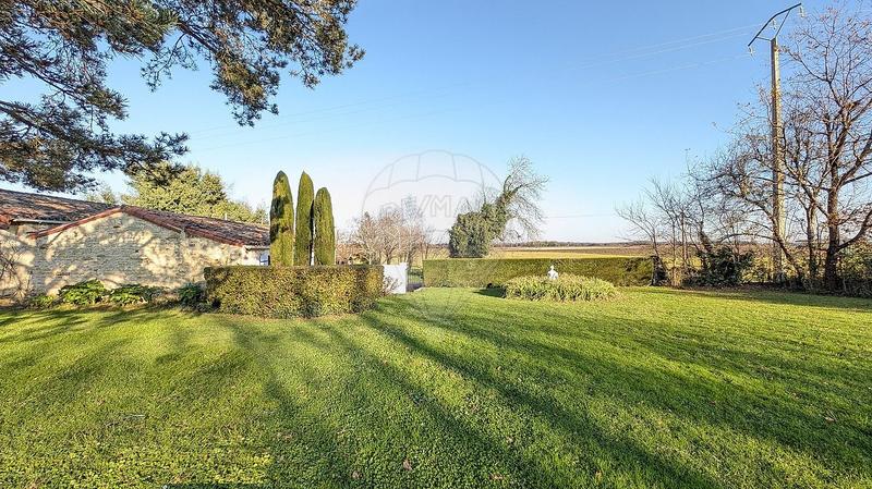 Propriété - 374 m² - 24 pièces