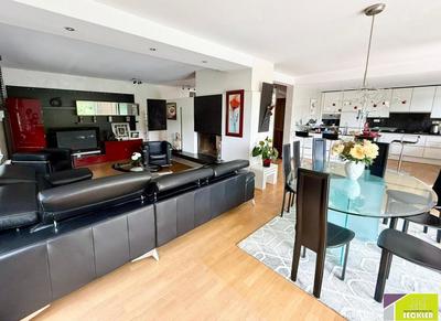 Maison traditionnelle - 274 m² - 8 pièces