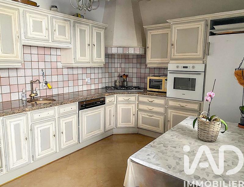 Maison - 360 m² - 12 pièces