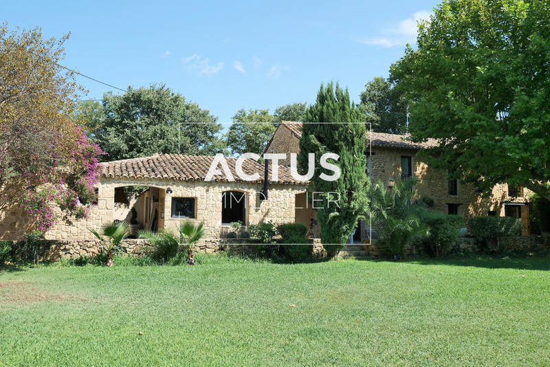 Maison - 233 m² - 8 pièces