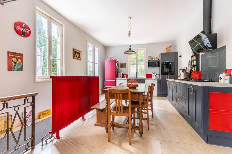 Maison - 260 m² - 7 pièces