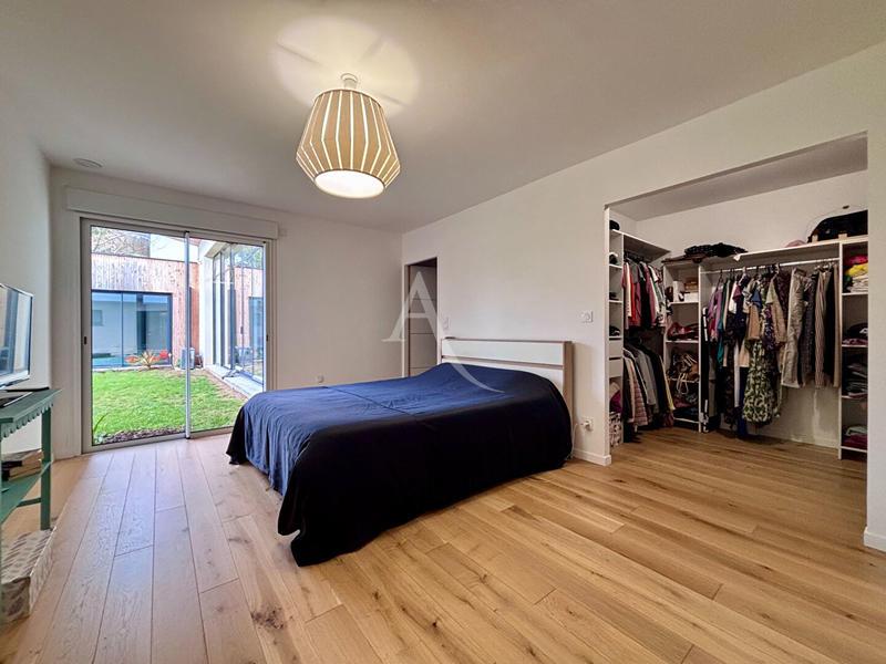 Maison - 252 m² - 7 pièces