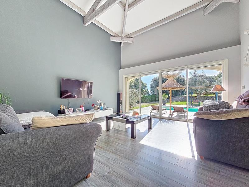 Maison - 236 m² - 6 pièces