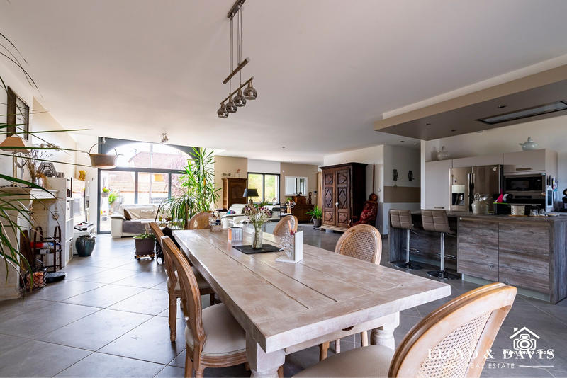 Maison - 180 m² - 5 pièces