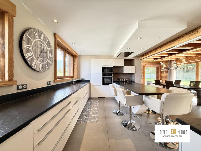 Châlet - 319 m² - 12 pièces