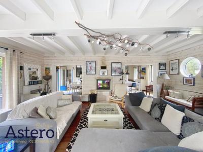 Propriété - 255 m² - 8 pièces