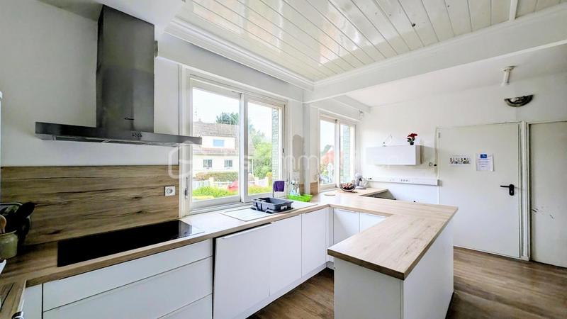 Demeure - 250 m² - 11 pièces