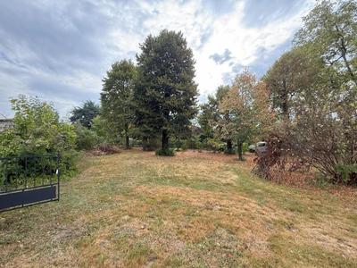 Terrain constructible - 1 040 m²