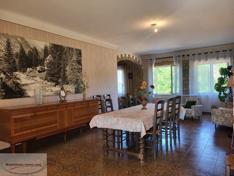 Propriété - 315 m² - 14 pièces