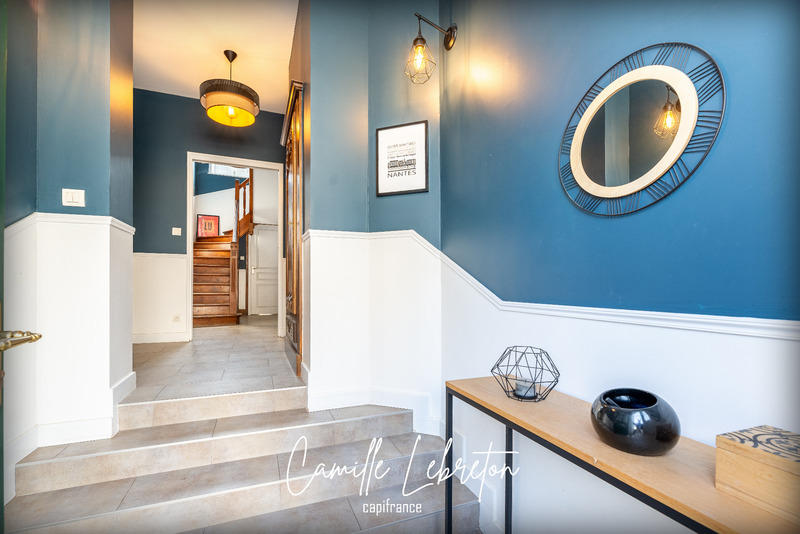 Maison - 220 m² - 8 pièces