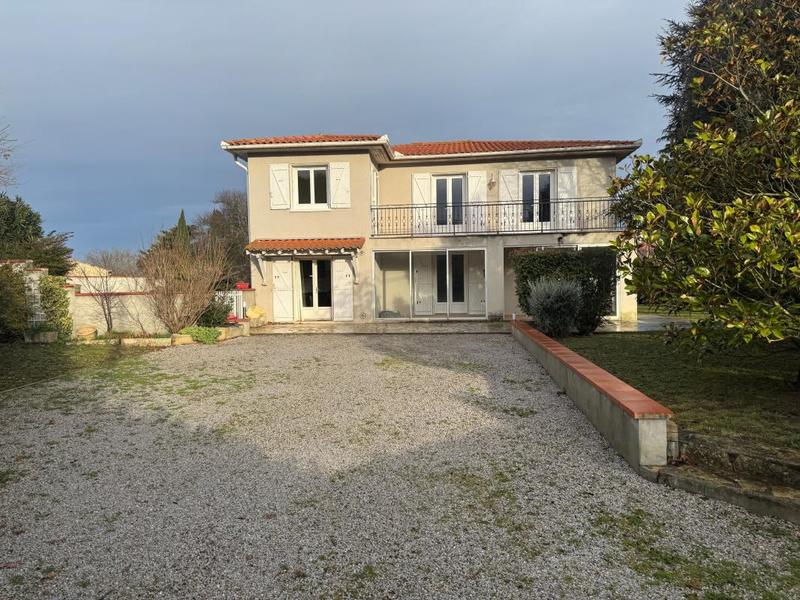 Maison - 197 m² - 9 pièces