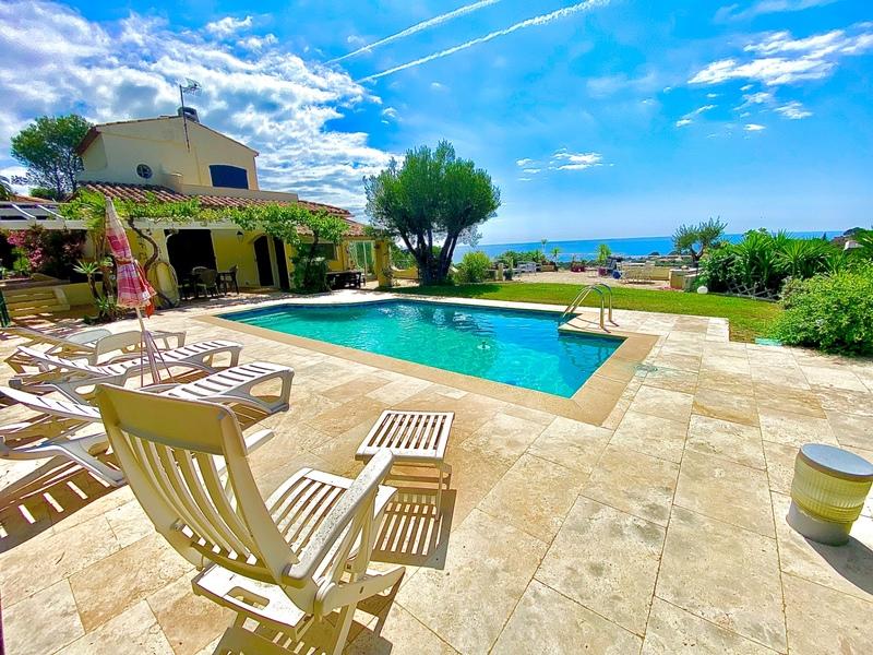 Maison - 240 m² - 8 pièces