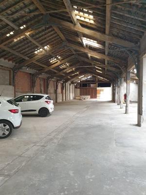 Local d'activité / Entrepôt - 1 251 m² - 29 pièces