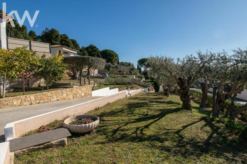 Maison - 212 m² - 7 pièces