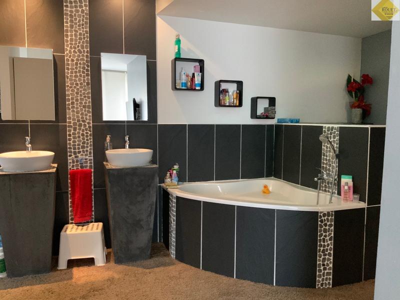 Maison - 460 m² - 11 pièces