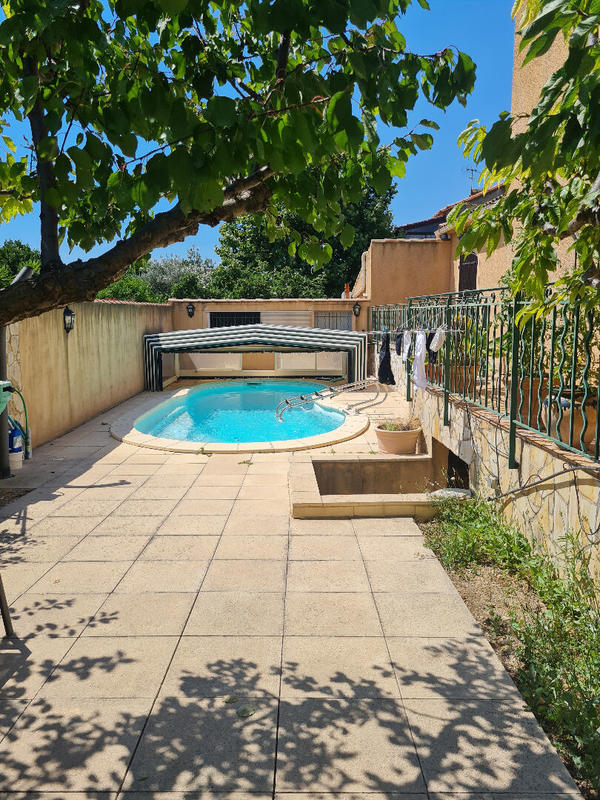 Local commercial - 180 m² - 6 pièces