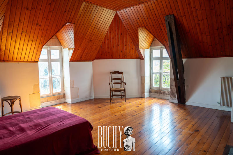 Maison - 488 m² - 16 pièces