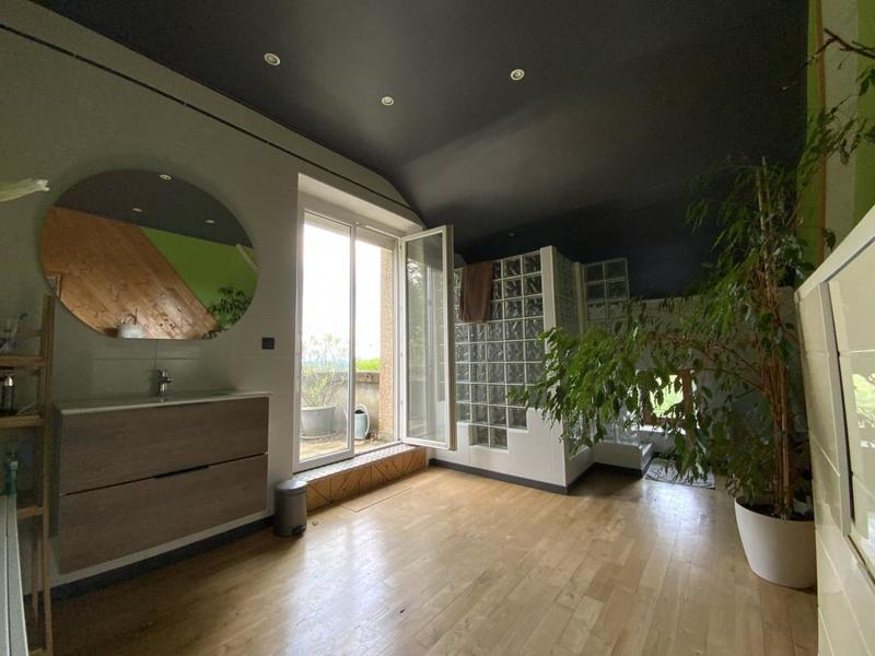 Maison - 235 m² - 9 pièces