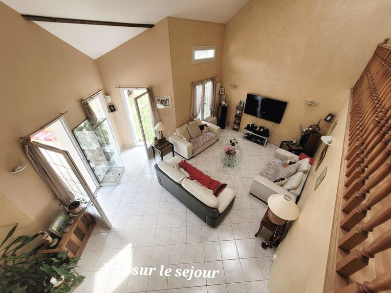 Maison - 250 m² - 8 pièces