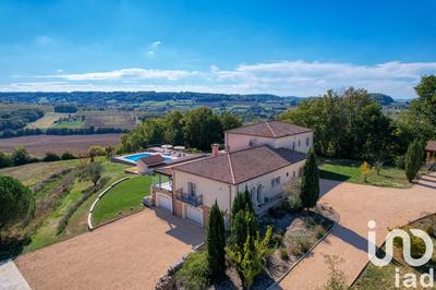 Maison - 485 m² - 10 pièces