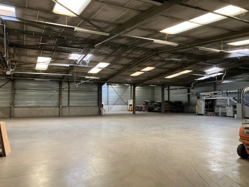 Local d'activité / Entrepôt - 2 380 m² - 5 pièces