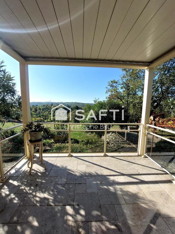 Maison - 215 m² - 6 pièces