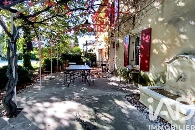 Maison - 250 m² - 9 pièces