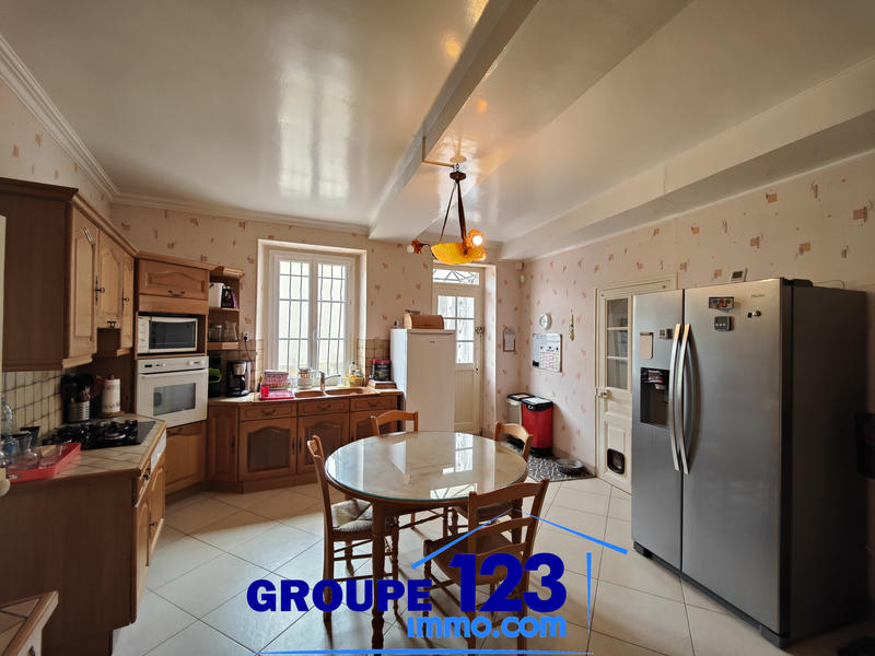 Maison - 205 m² - 9 pièces