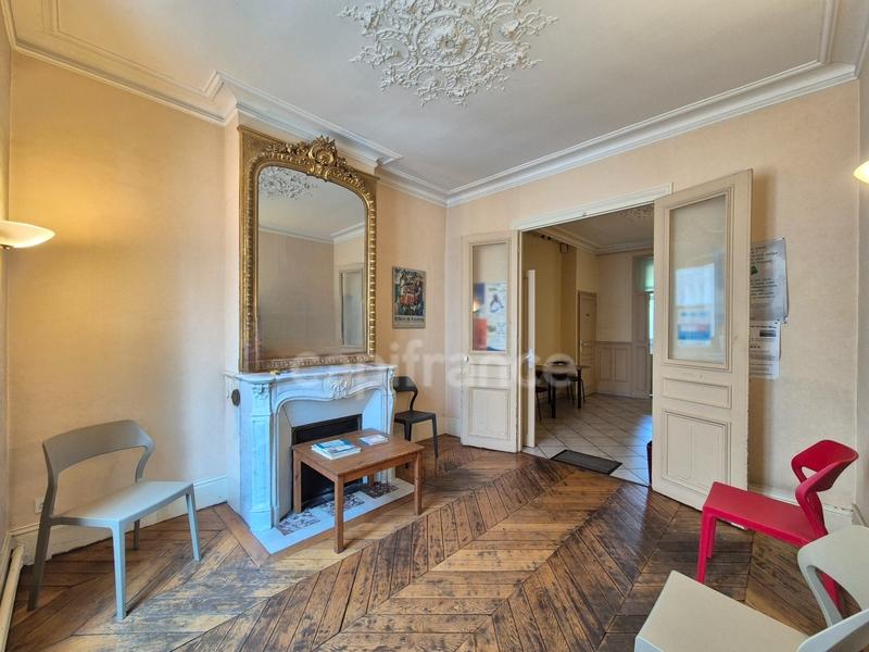 Local commercial - 85 m² - 4 pièces