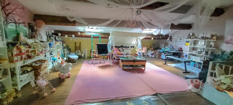 Propriété - 240 m² - 8 pièces