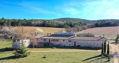 Propriété - 443 m² - 12 pièces