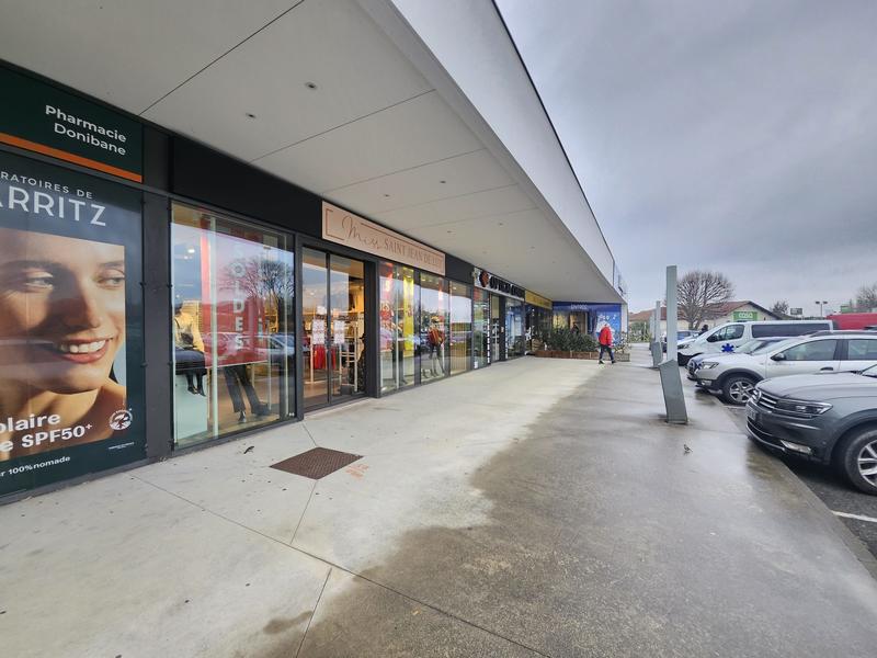 Local commercial - 308 m² - 1 pièce