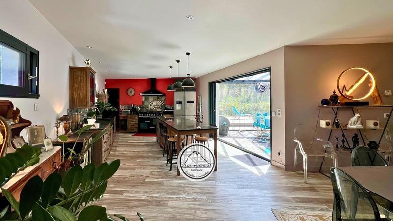 Maison - 212 m² - 6 pièces