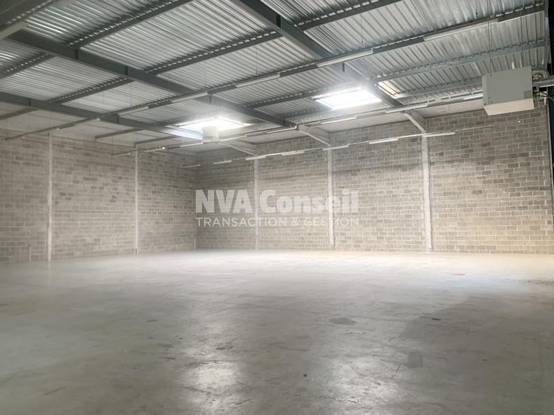 Local d'activités - 847 m²