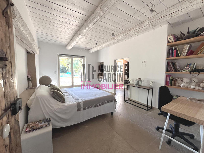 Maison - 220 m² - 7 pièces