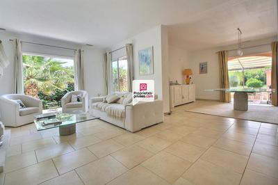 Maison - 181 m² - 6 pièces